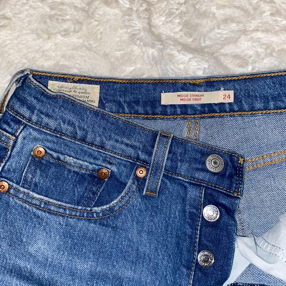 LEVIS WEDGIE STRAIGHT CROPPED JEANS